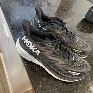 Black Hoka Clifton 9 size 10.5